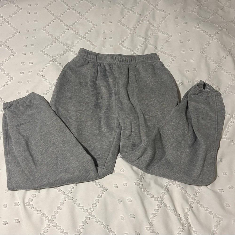 grey sweatpants